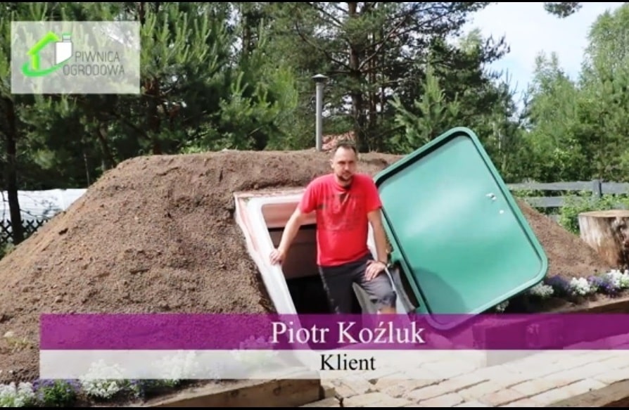 Video. Názor Piotr Kożluk: Pro nás bude řešením prodejna pro skladování zeleniny a ovoce tohoto typu - kulatá se šikmým vchodem. Před pár dny to byla ona (sklep BPR 2,5 m) nastavený.
