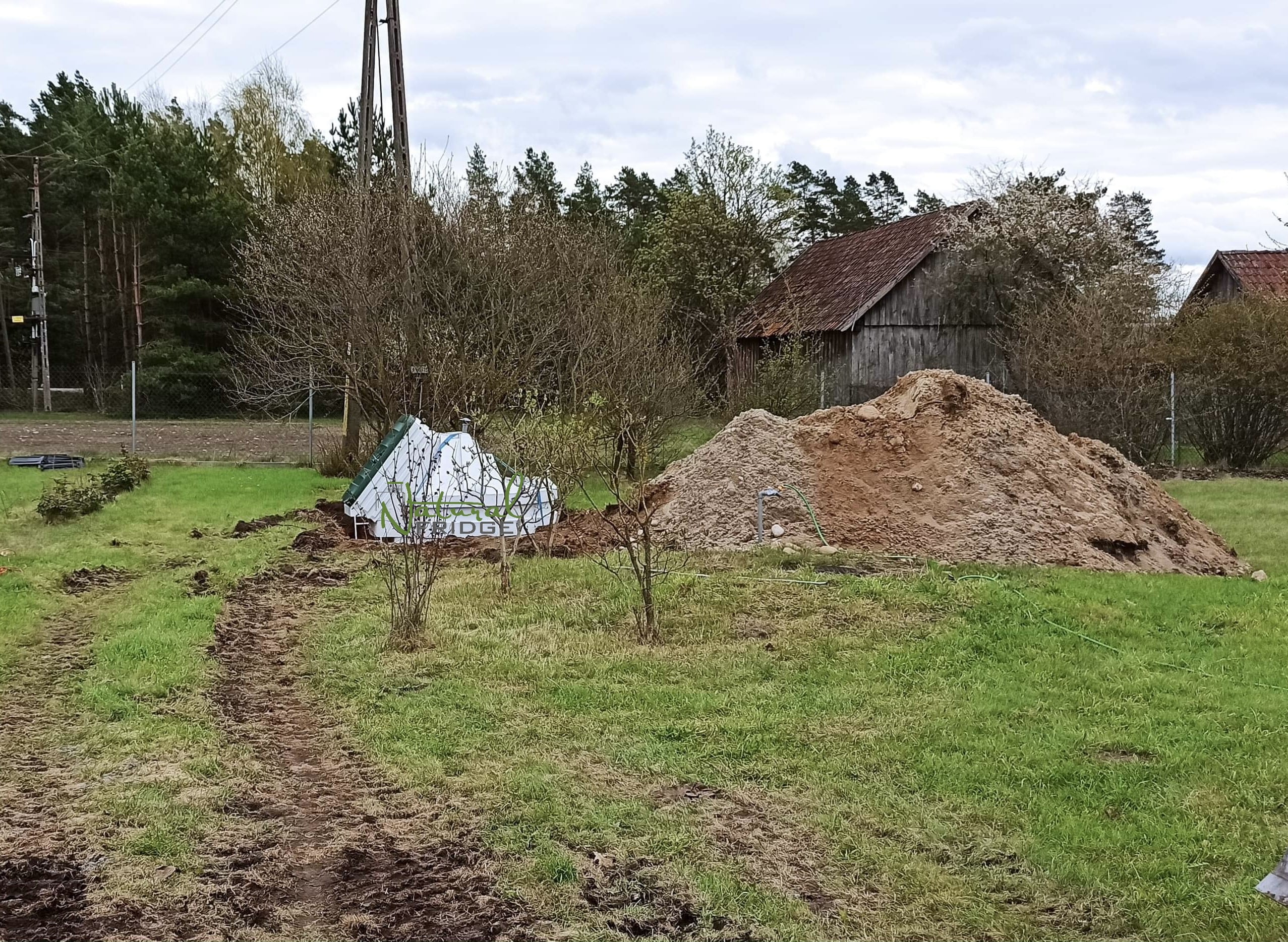 Elk 2020 Pologne Tous les matériaux utilisés dans la production ont été approuvés pour le contact avec les aliments. Le corps de la cave est en polyéthylène et est 100% recyclable. Acheter Cave sous-sol terre 250 Natural Fridge Prix brut 6.657 EUR