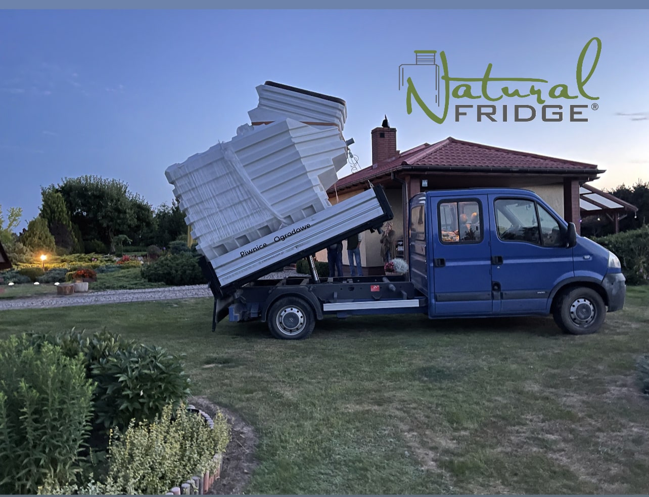 Mēs piegādājam mūsu plastmasas pagrabus Natural FRIDGE ® (dabīgs ledusskapis) no mūsu noliktavas Varšavā uz mājām. Visus ar piegādes un izkraušanas organizēšanu saistītos jautājumus kārtojam saņēmēja pusē Pagrabs 200x175 Natural Fridge 5 461 EUR
